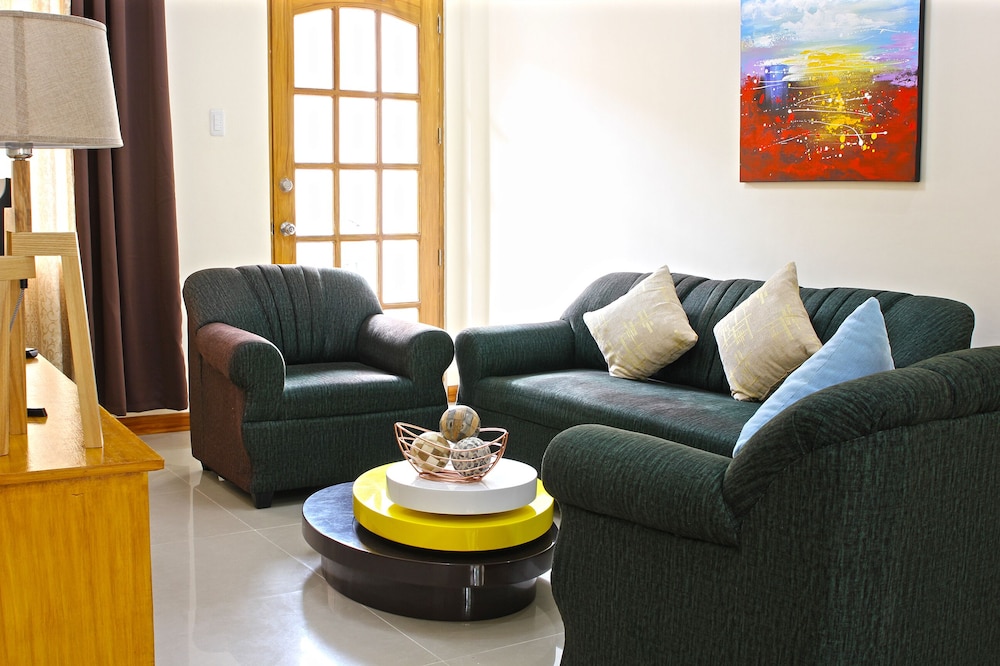 City House, 3 Bedrooms photo 3