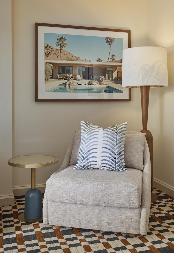 Suite, 1 Queen Bed, Roll-in Shower, Balcony