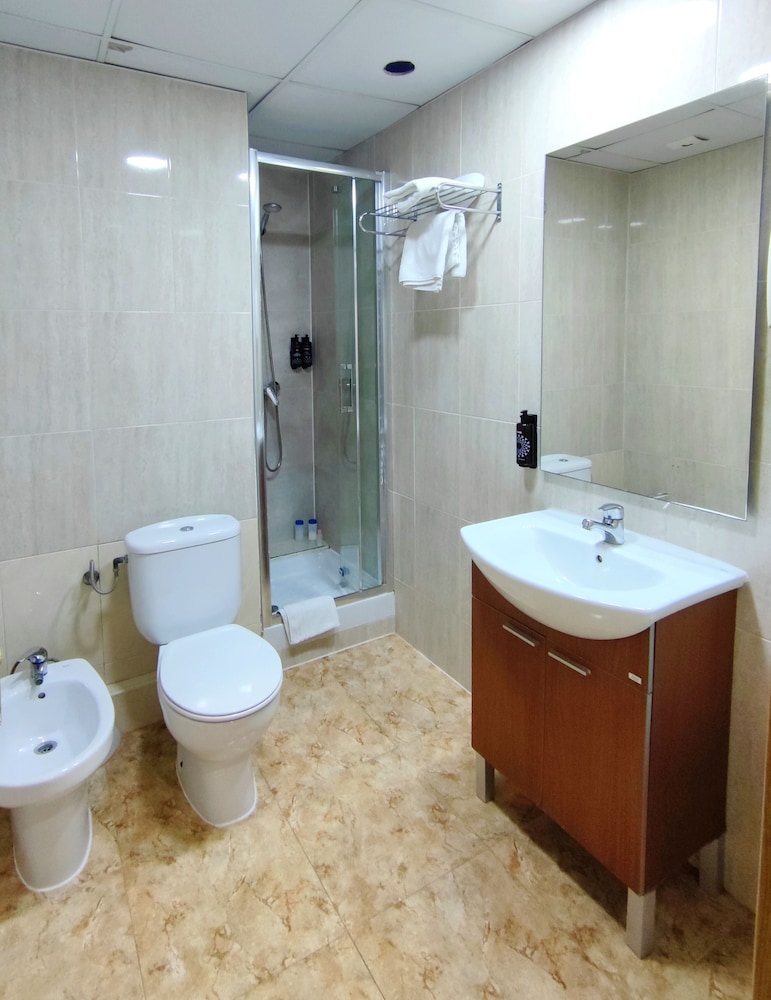 Economy Double Room with Shared Bathroom photo 2