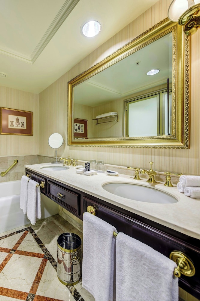 Club Suite, 1 King Bed, Terrace (Terrace) - Photo 4