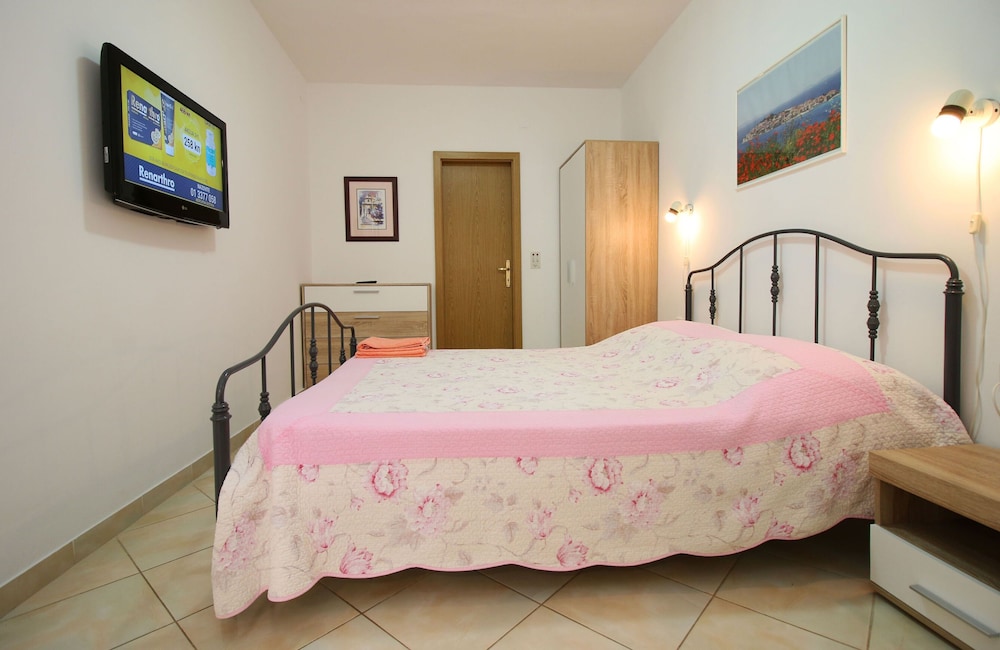 Apartment (A2)
