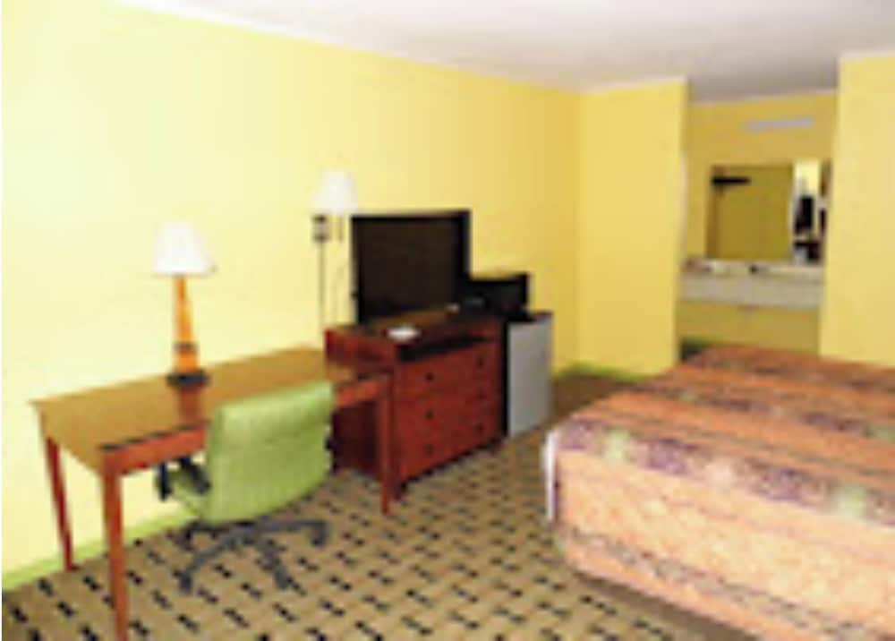 Room, 2 Double Beds, Smoking photo 3