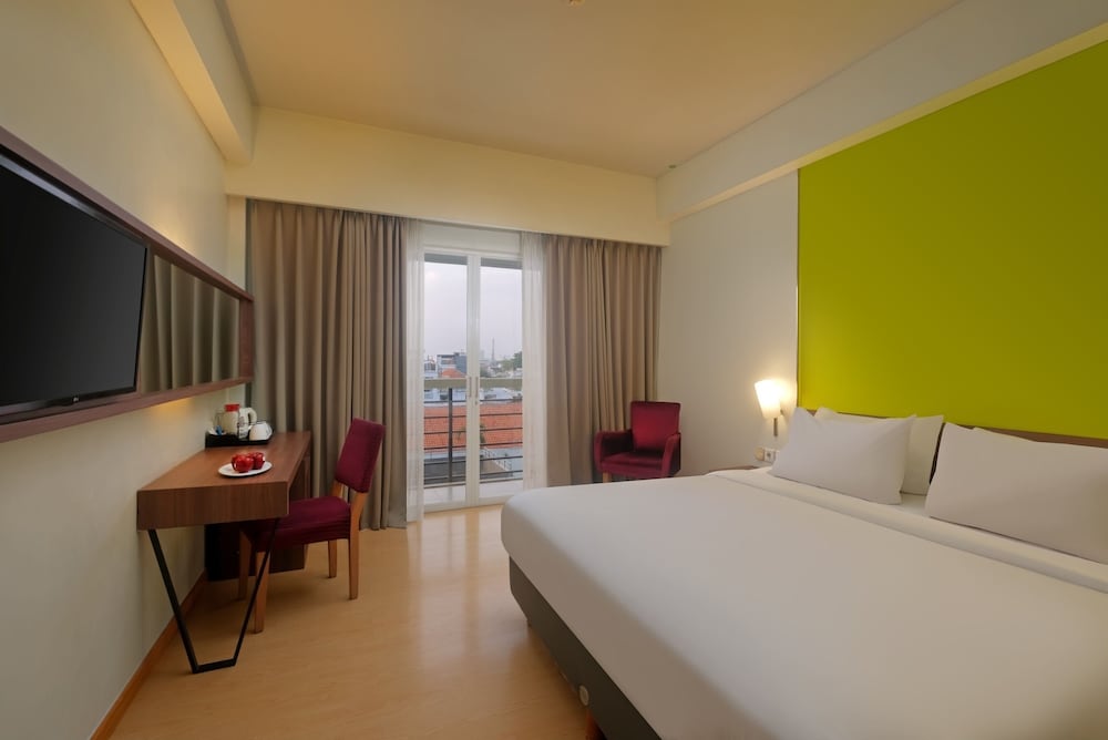 Deluxe Room (with Breakfast) - Photo 3