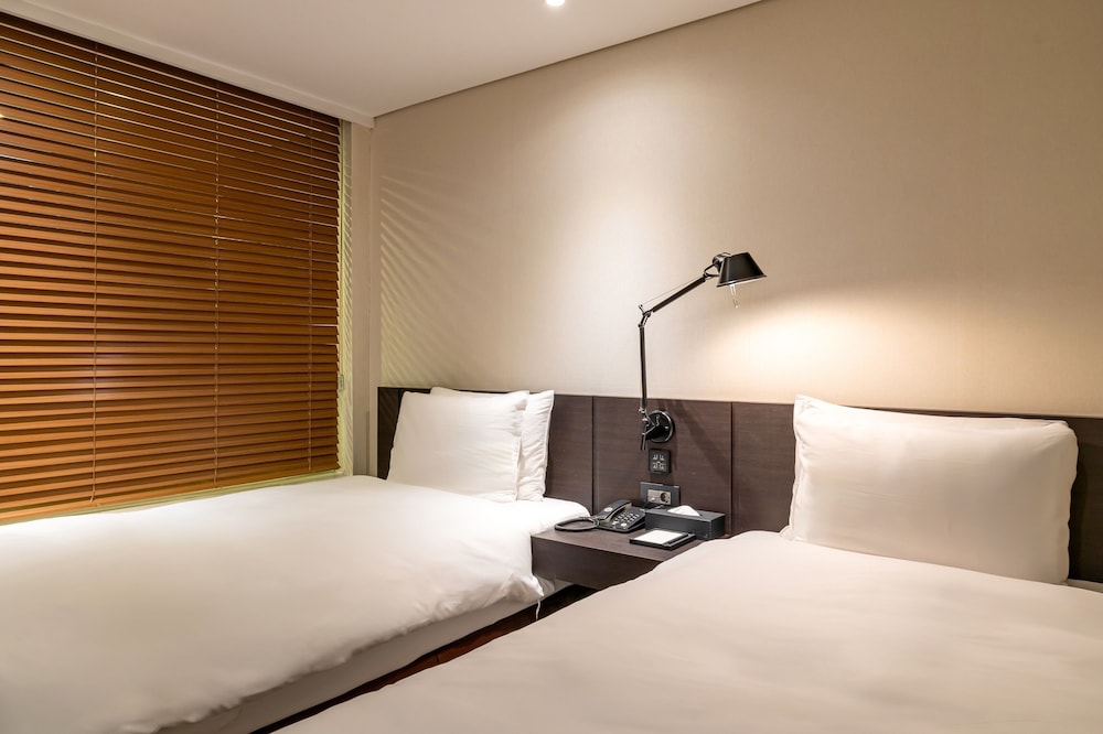 Deluxe Twin Room, City View