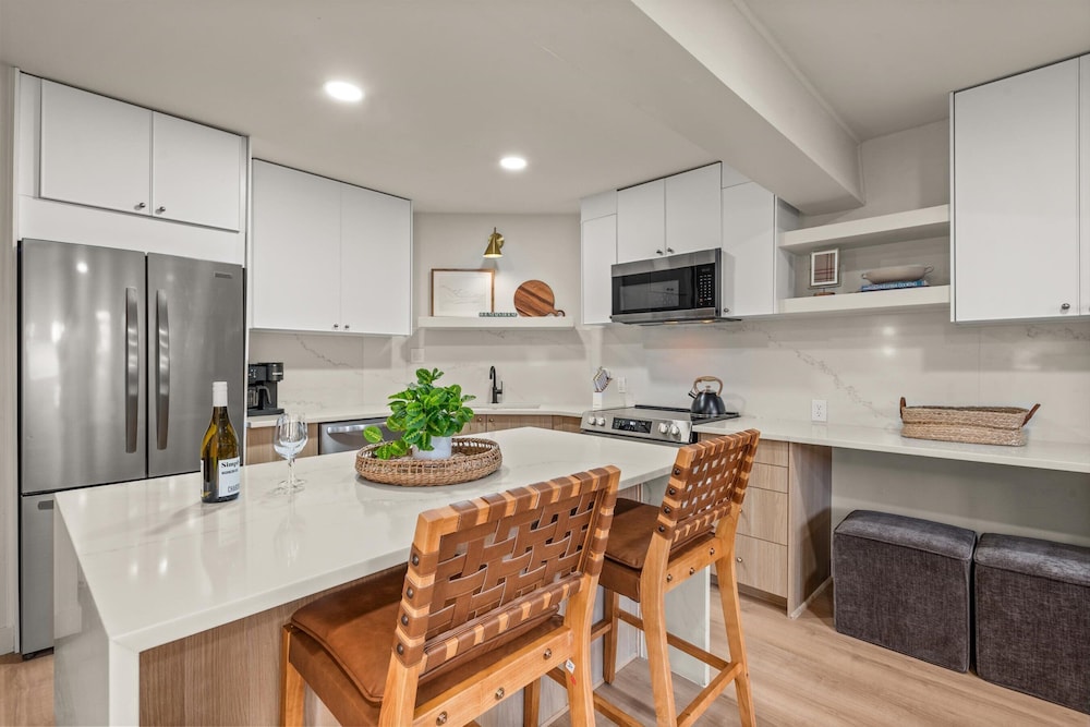 Premier Studio (Unit 204)