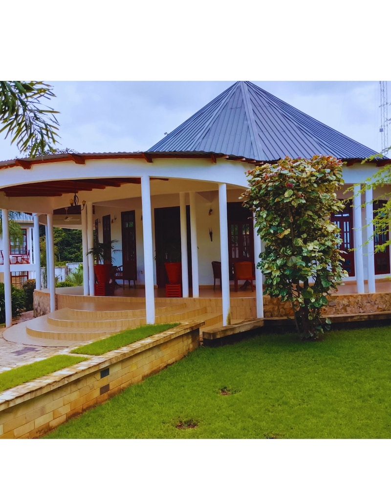 Luxury Villa, Garden View
