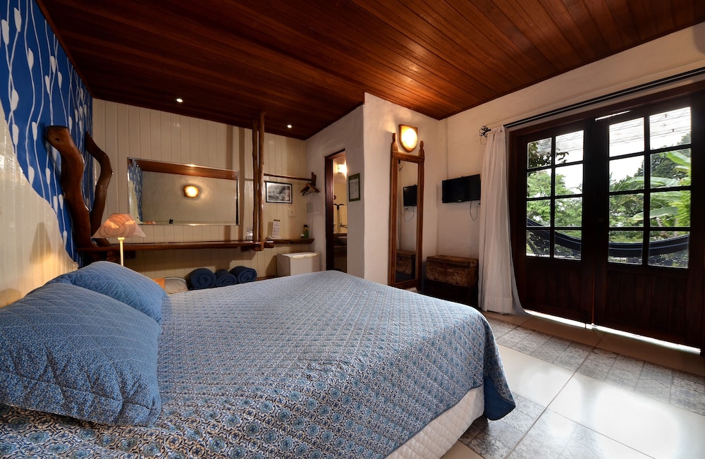 Premium Quadruple Room, Patio, Poolside