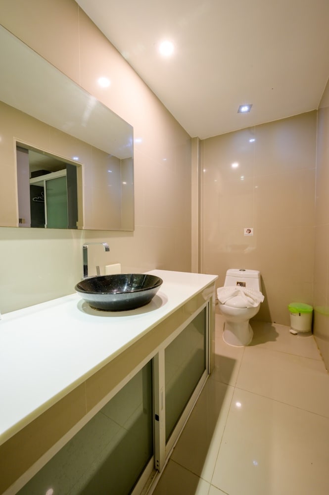 Premium Triple Room, Pool View - Photo 10