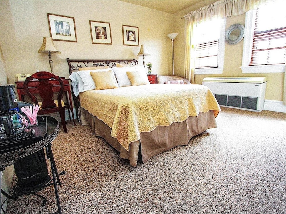 The Topaz Room photo 2