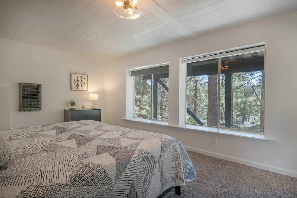 House, 1 King Bed With Sofa Bed, Patio, Mountain View photo 2
