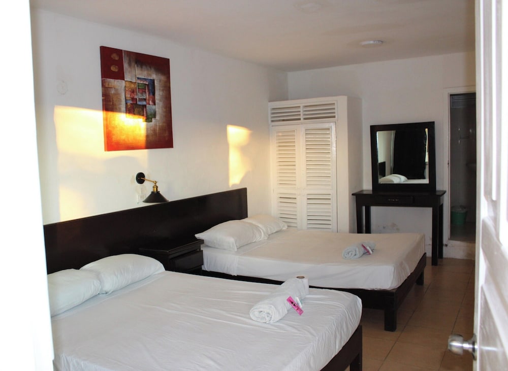 Standard Room, 2 Double Beds photo 3
