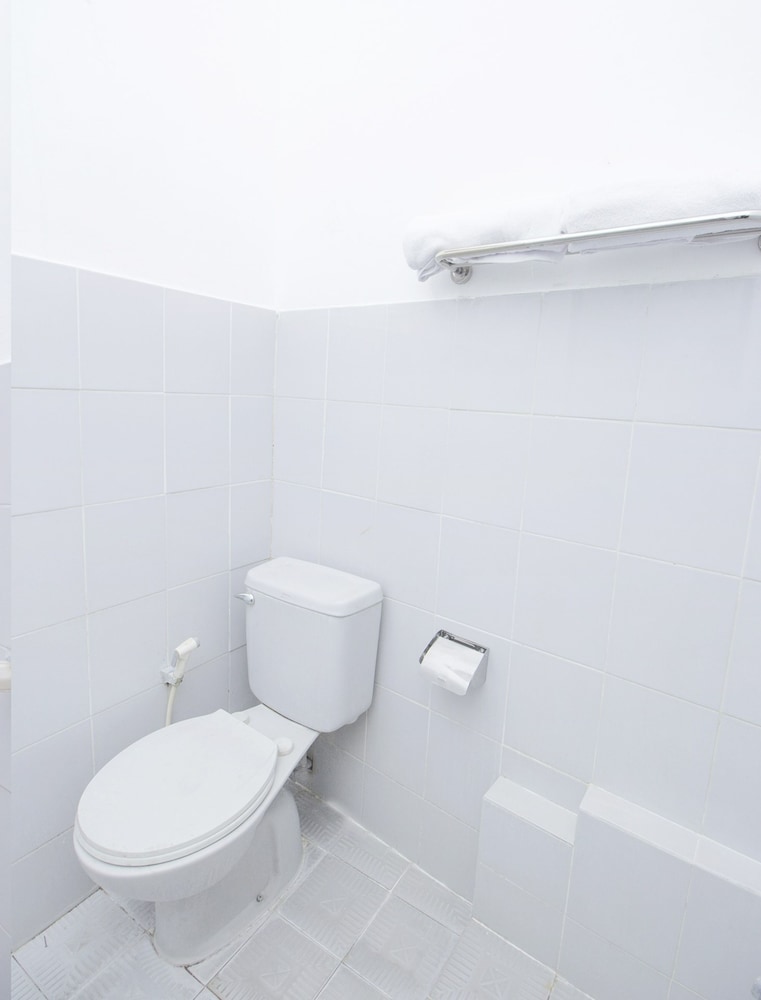 Standard Twin Room - Photo 2