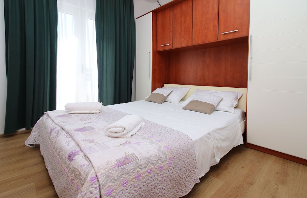 Apartment (A4)