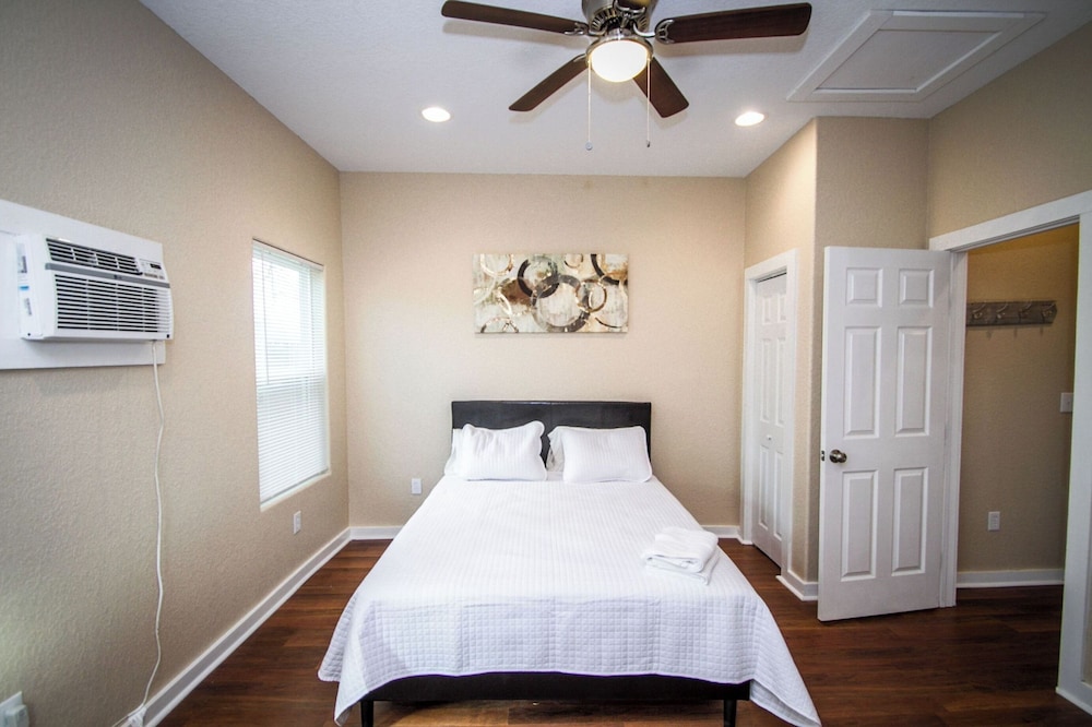 House (1 Bedroom)