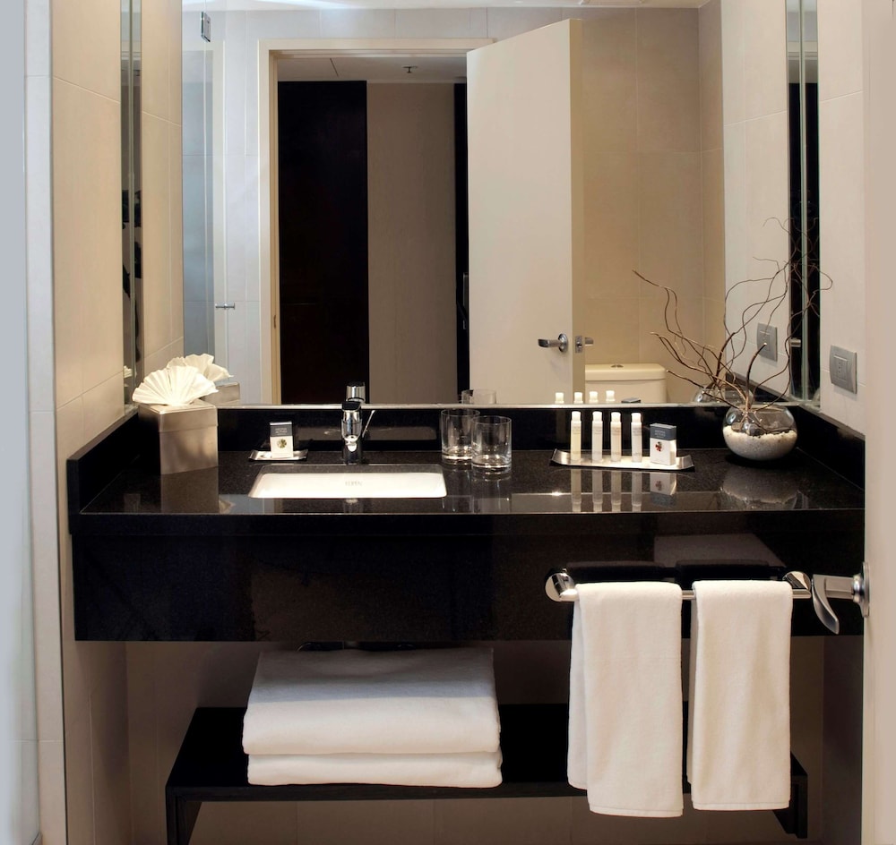 Junior Suite, 1 King Bed photo 3