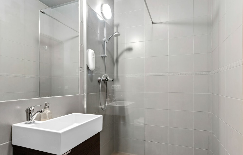 Studio, Multiple Beds - Three Adults - Photo 11