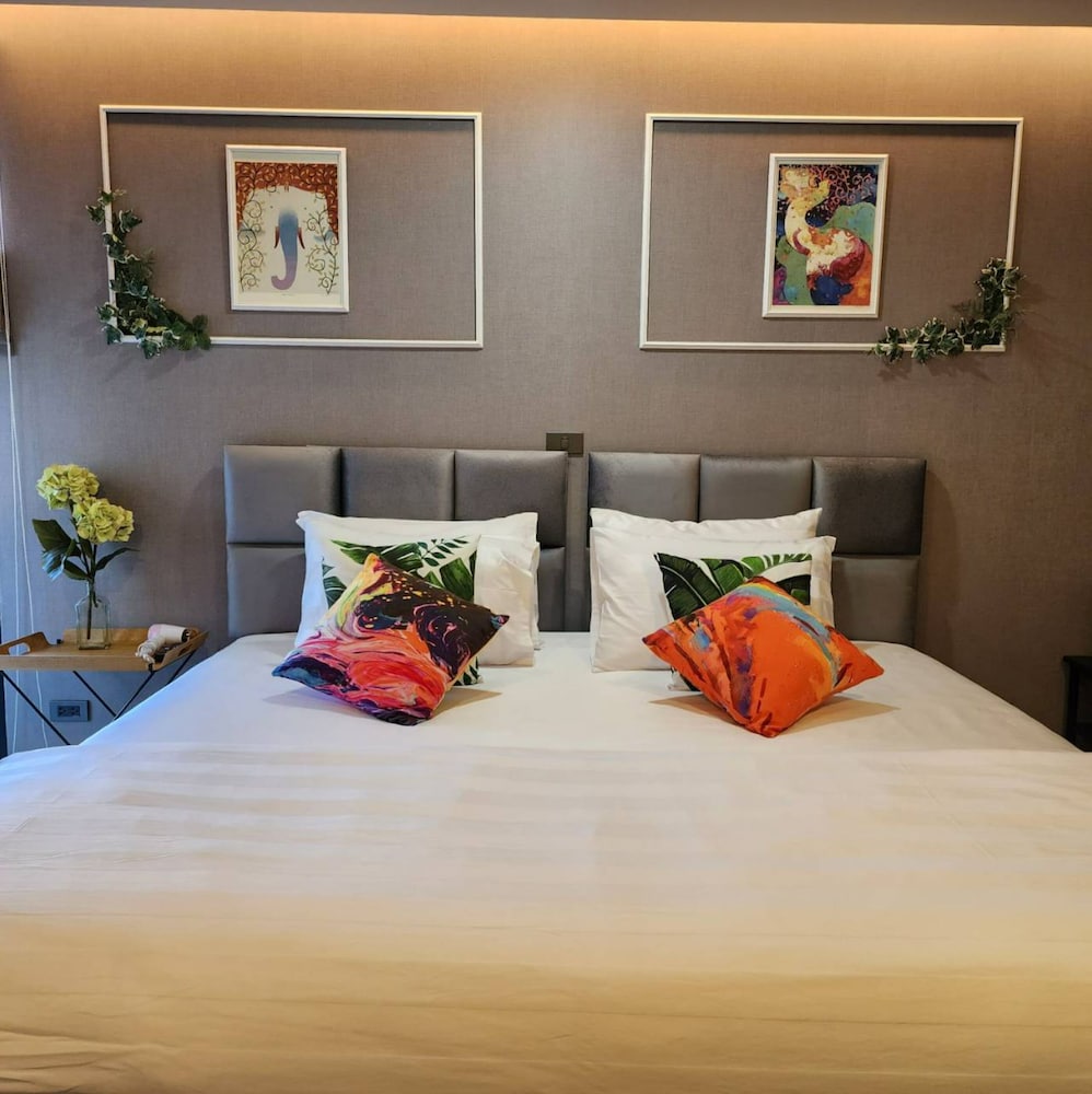 Deluxe Double Room - Photo 8