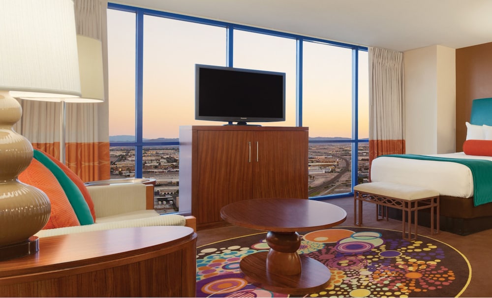 Room, 1 King Bed (High Floor) - Photo 5