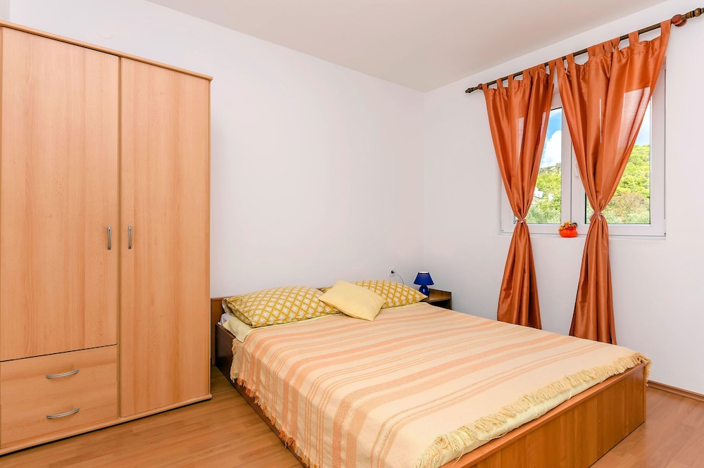 Apartment (A4)