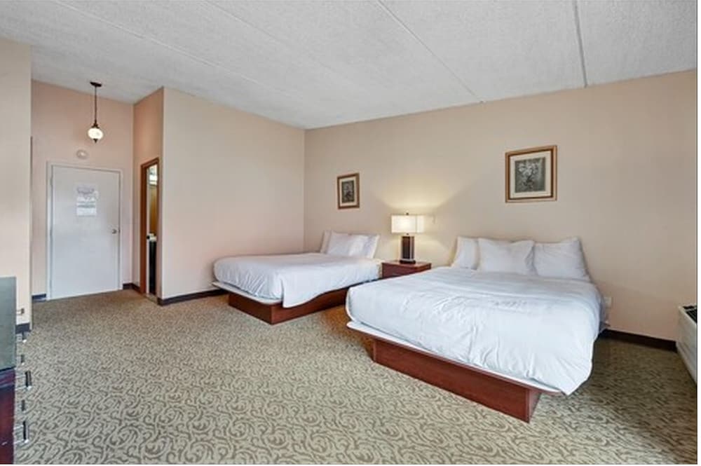 Basic Room, 2 Queen Beds, Non Smoking photo 3
