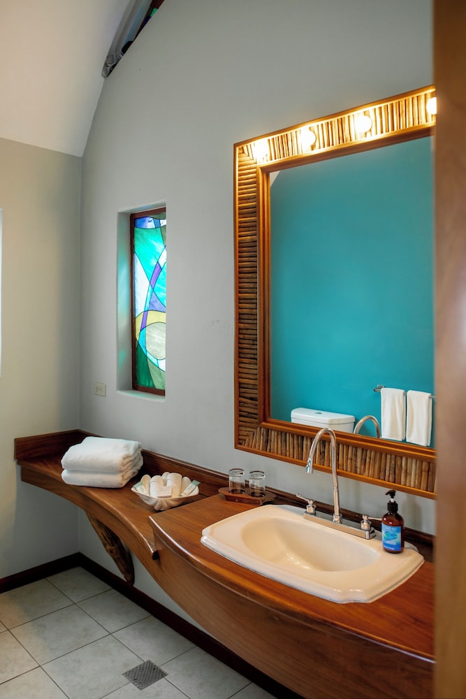 Honeymoon Suite, 1 King Bed, Bathtub, Sea View - Photo 17