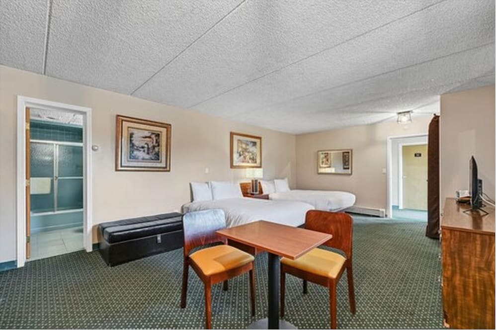 Basic Room, 2 Queen Beds, Non Smoking photo 1