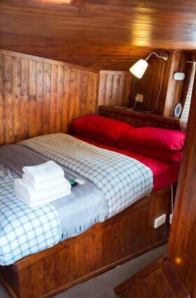 Double Room, Shared Bathroom (Outside Cabin) photo 2