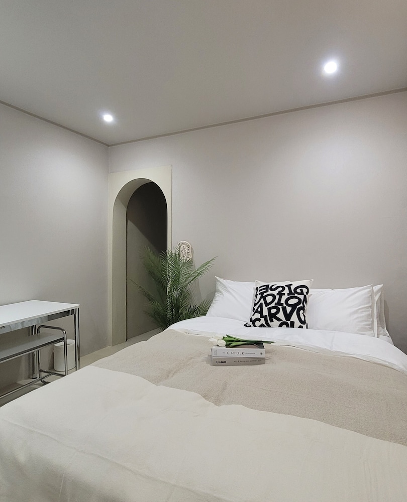 Classic Room, 1 Queen Bed, Non Smoking, Air conditioning