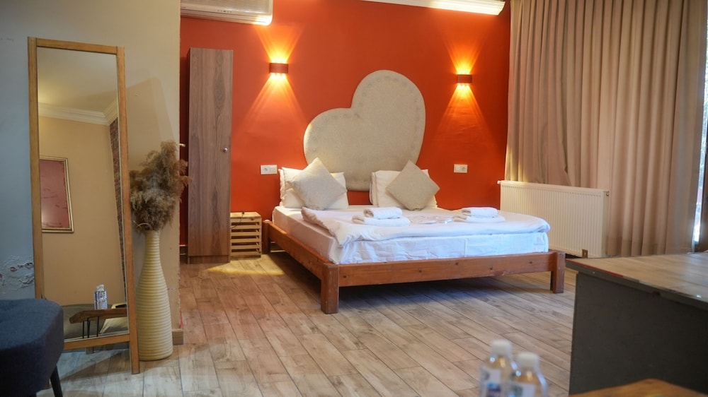 Deluxe Room, Fireplace, River View (Hottub / Jakuzi) photo 2