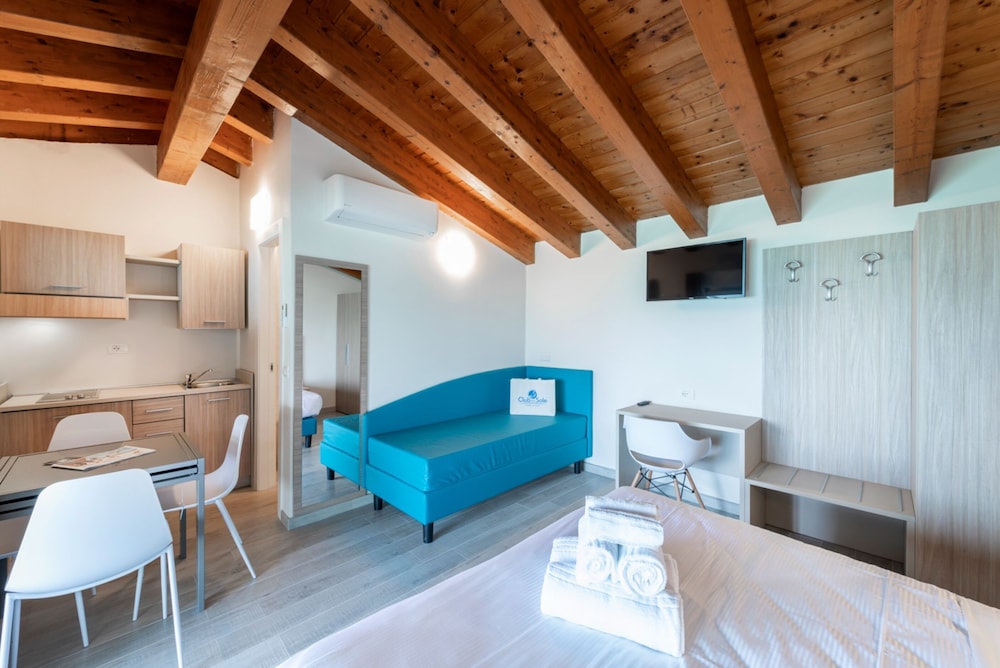 Panoramic Studio, Lake View, Beachfront (Pet Friendly) photo 3