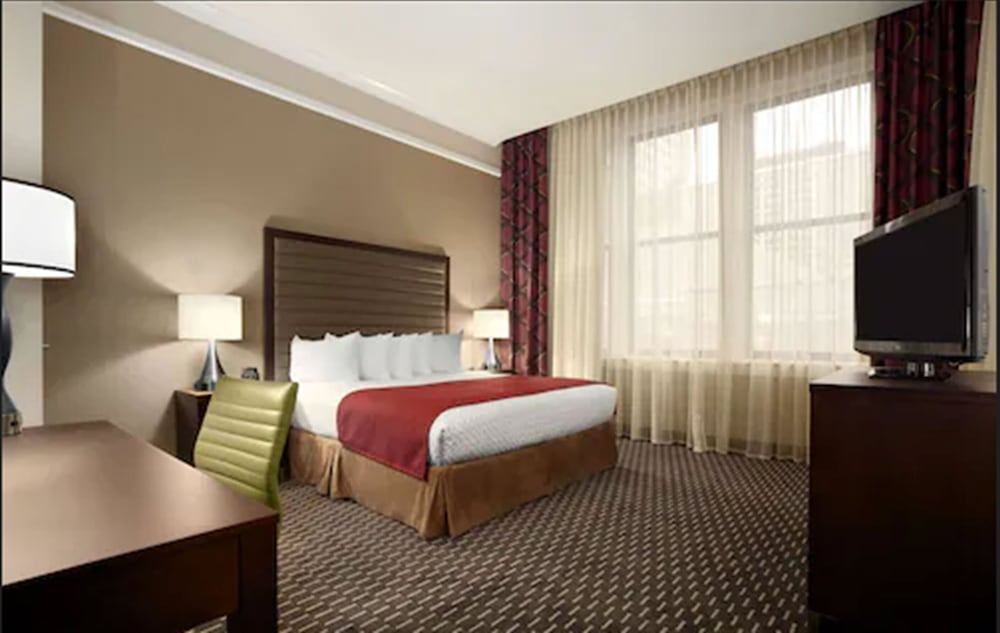 Executive Suite, 1 King Bed with Sofa bed, Non Smoking (Conference) - Photo 1