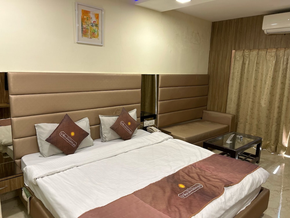 Deluxe Double Room, 1 King Bed, Private Bathroom, City View photo 3