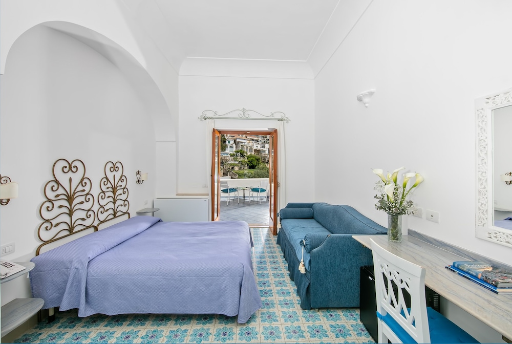 Grand Room, Partial Sea View