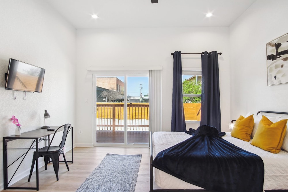 House (4 Bedrooms)