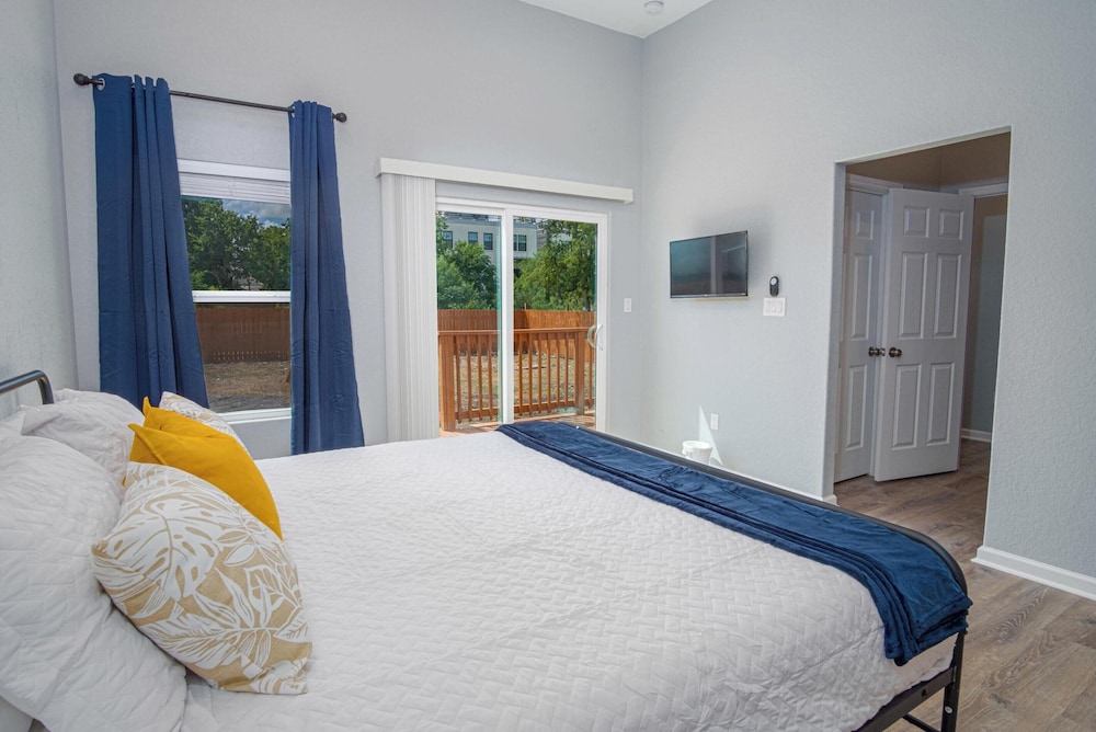 House (4 Bedrooms)
