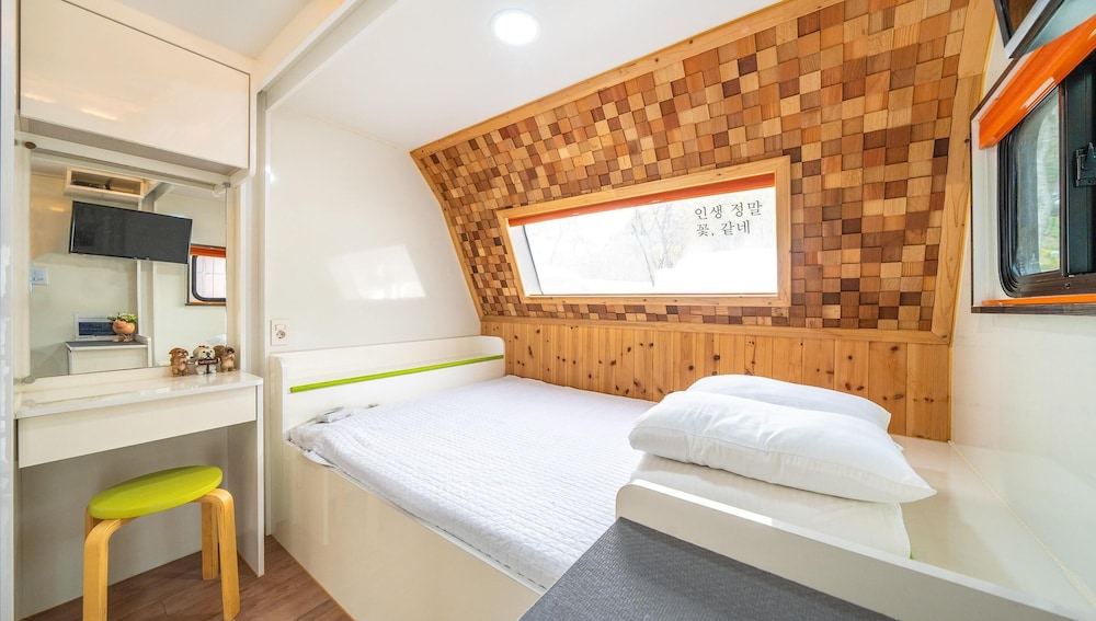 Basic Room, 1 Bedroom (Caravan 4) photo 3