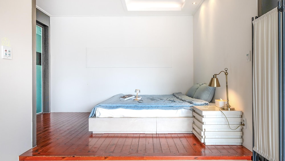 Basic Room, 1 Bedroom (Blue A) - Photo 5