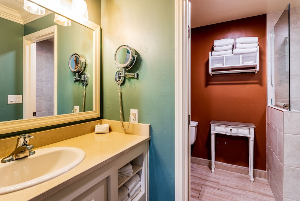 Two Queen Bed Suite - Photo 6