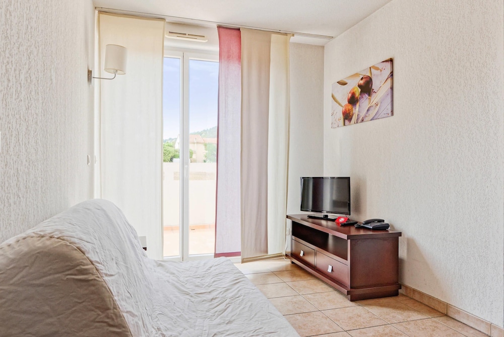 Standard Room, 1 Double Bed with Sofa bed, Non Smoking - Photo 5