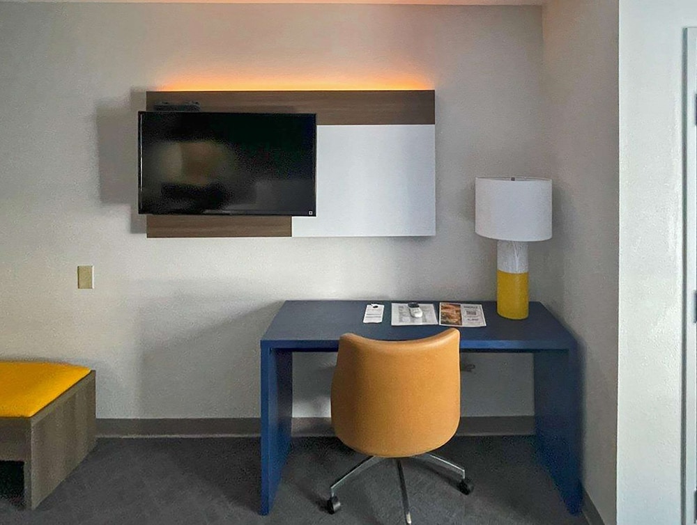 Suite, Multiple Beds, Non Smoking - Photo 5