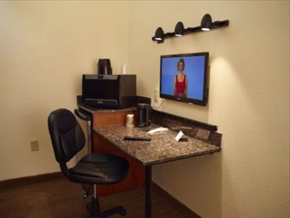 Executive Room, 1 King Bed, Non Smoking - Photo 2