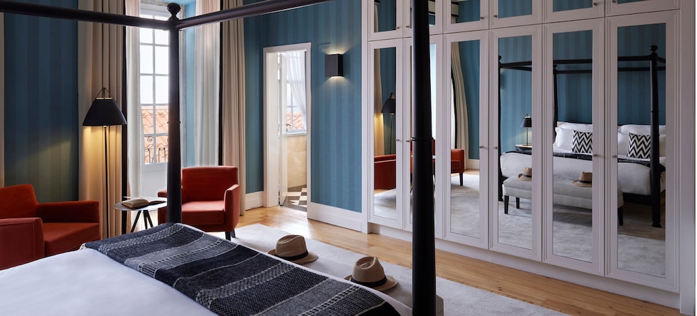 Deluxe Double Room (Premium) - Photo 9