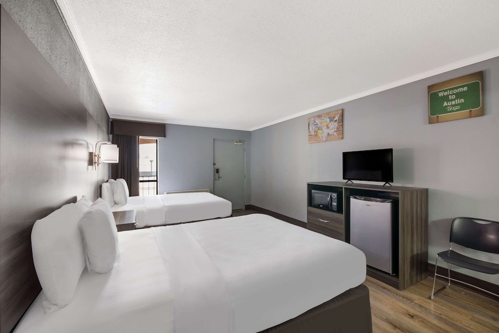 Standard Room, 2 Queen Beds, Non Smoking - Photo 5