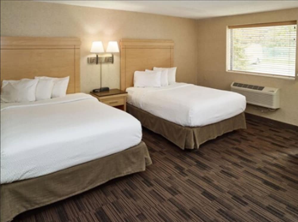 Room, 2 Queen Beds, Non Smoking - Photo 1