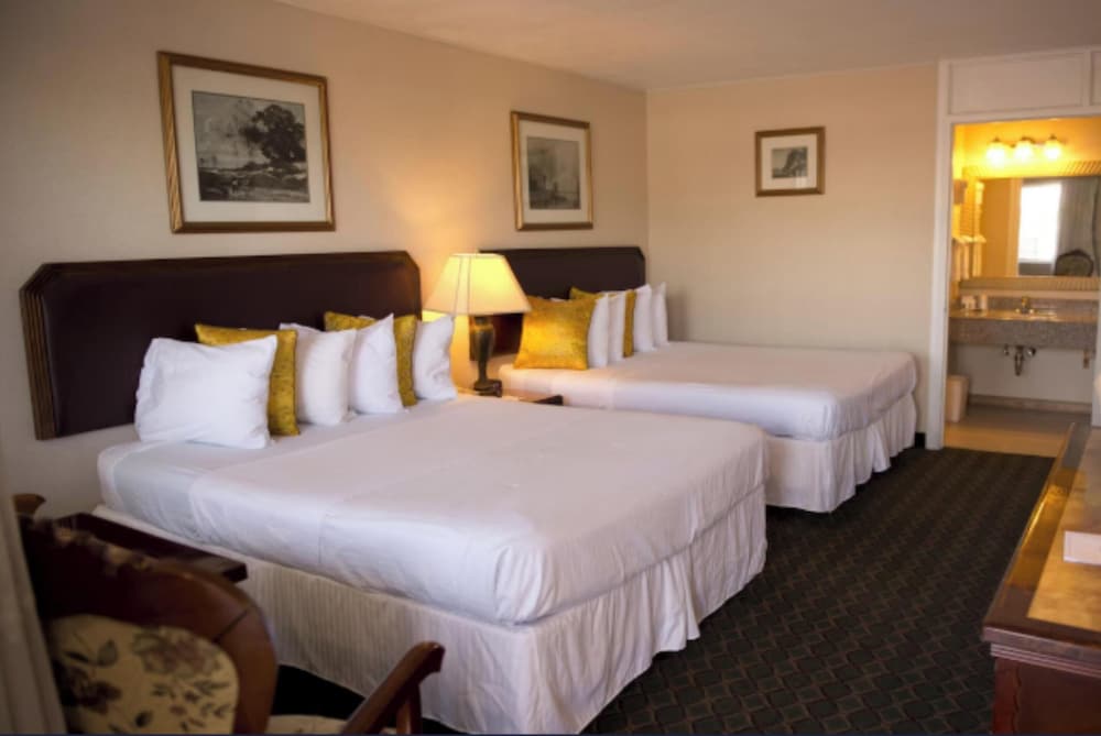 Room, 2 Queen Beds, Non Smoking
