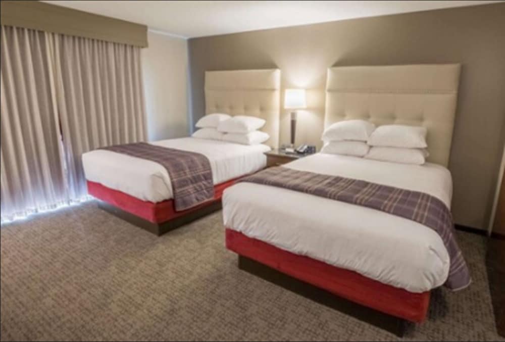 Suite, 2 Queen Beds, Refrigerator & Microwave (Hearing Accessible, Upper Floor) photo 2