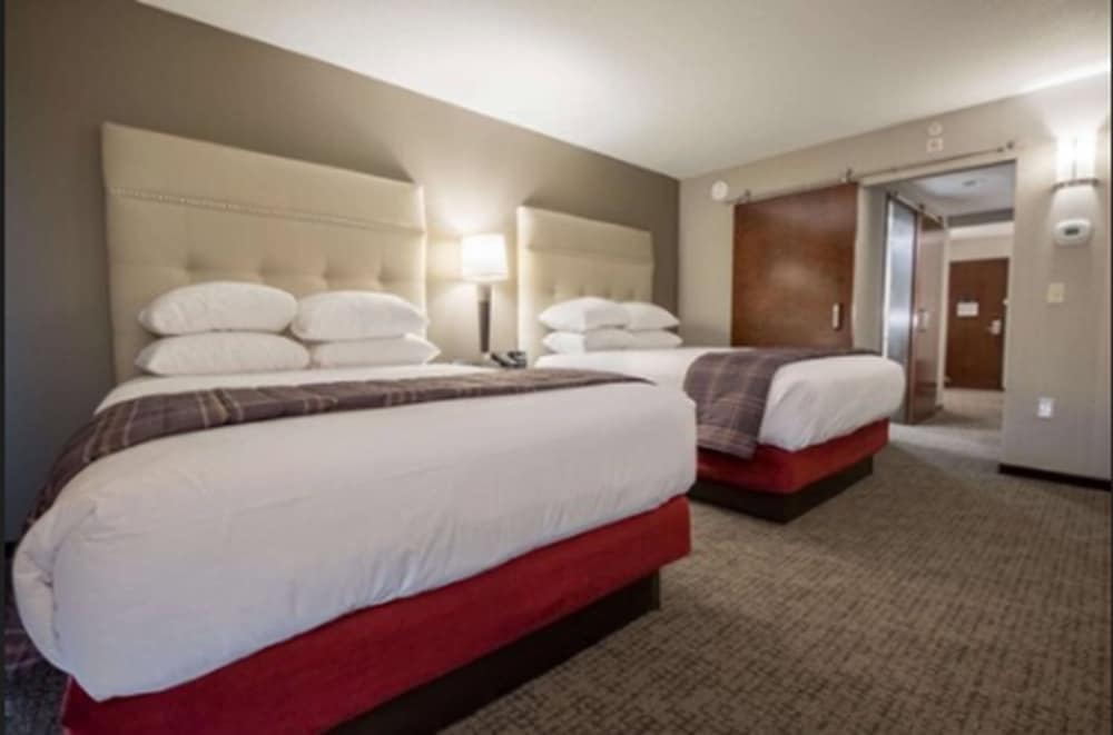 Suite, 2 Queen Beds, Refrigerator & Microwave (Hearing Accessible, Upper Floor) photo 3