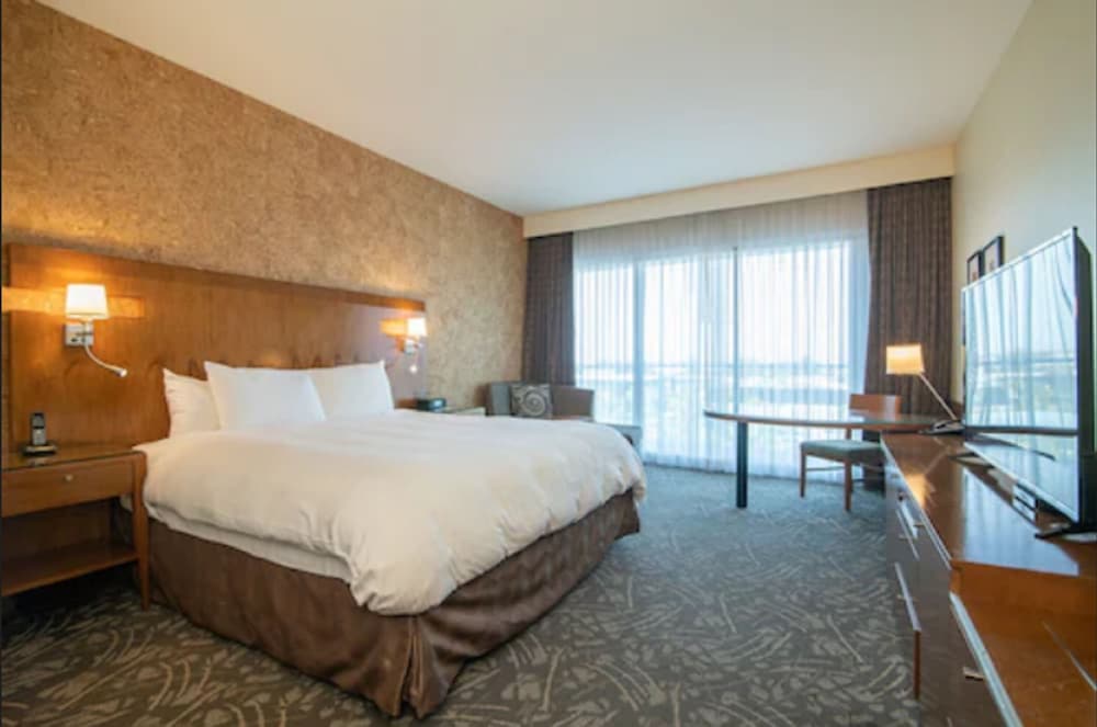 Executive Room, 1 King Bed, Accessible, City View (ADA Accessible Executive King) - Photo 1