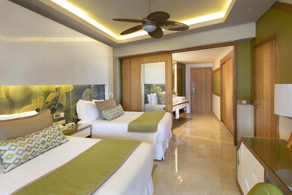 Preferred Club Jr. Partial Ocean View Dble Beds VIPConcierge incl.& Access to Breathless thumbnail 5
