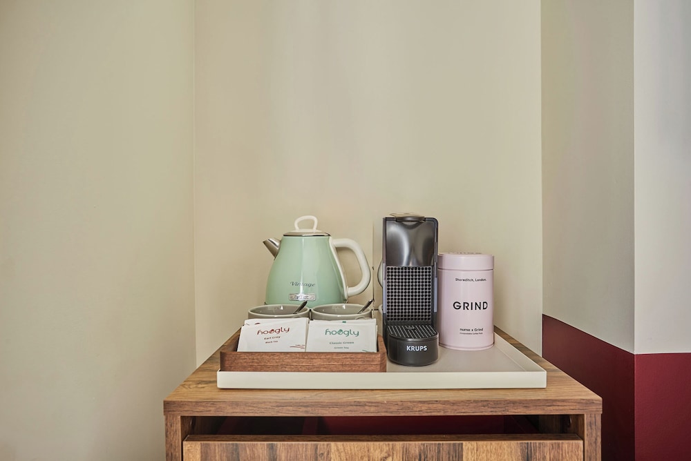 Medium Room - Accessible photo 2
